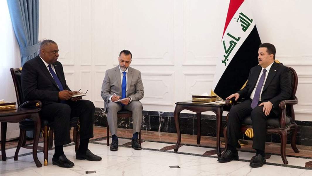 Премьер-министр Ирака Мохаммед Шиа аль-Судани во время встречи с министром обороны США Ллойдом Остином в Багдаде