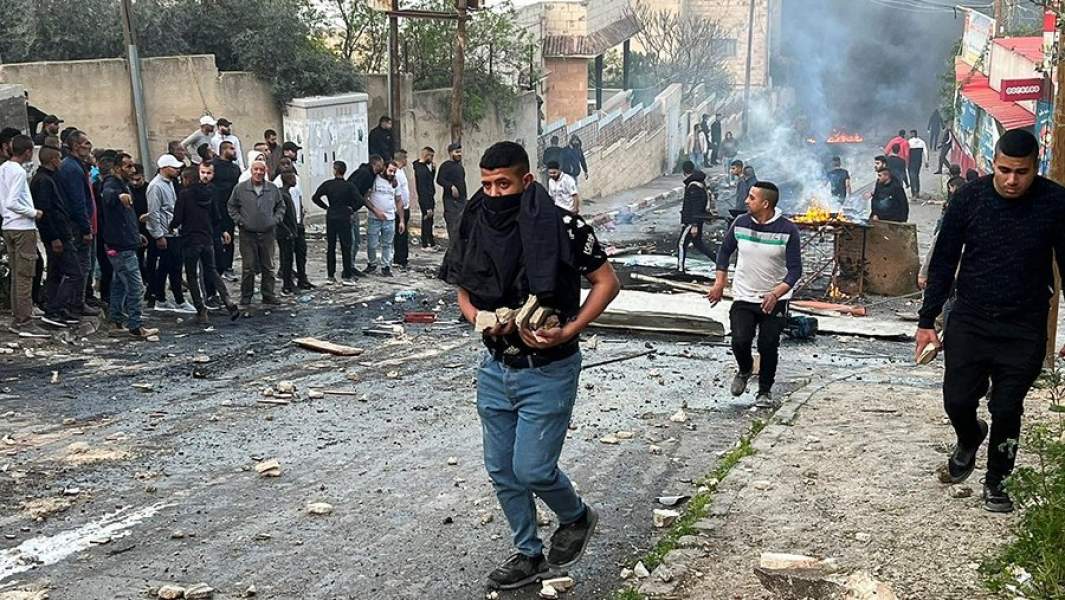 Столкновения палестинцев с израильскими войсками во время рейда израильской армии в Дженине на Западном берегу реки Иордан