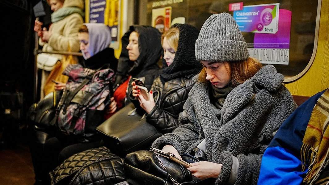 Метро, смартфон, интернет