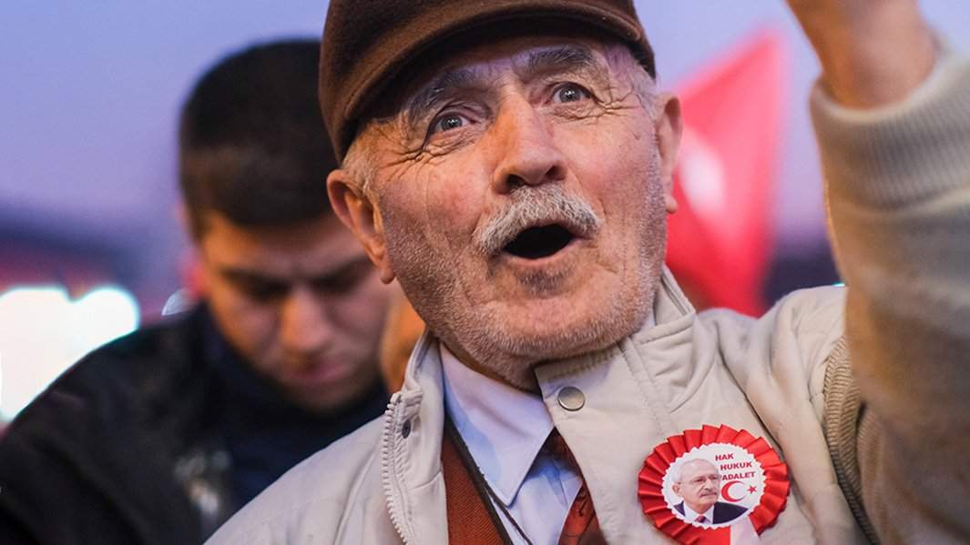 сторонник Кемаля Кылычдароглу