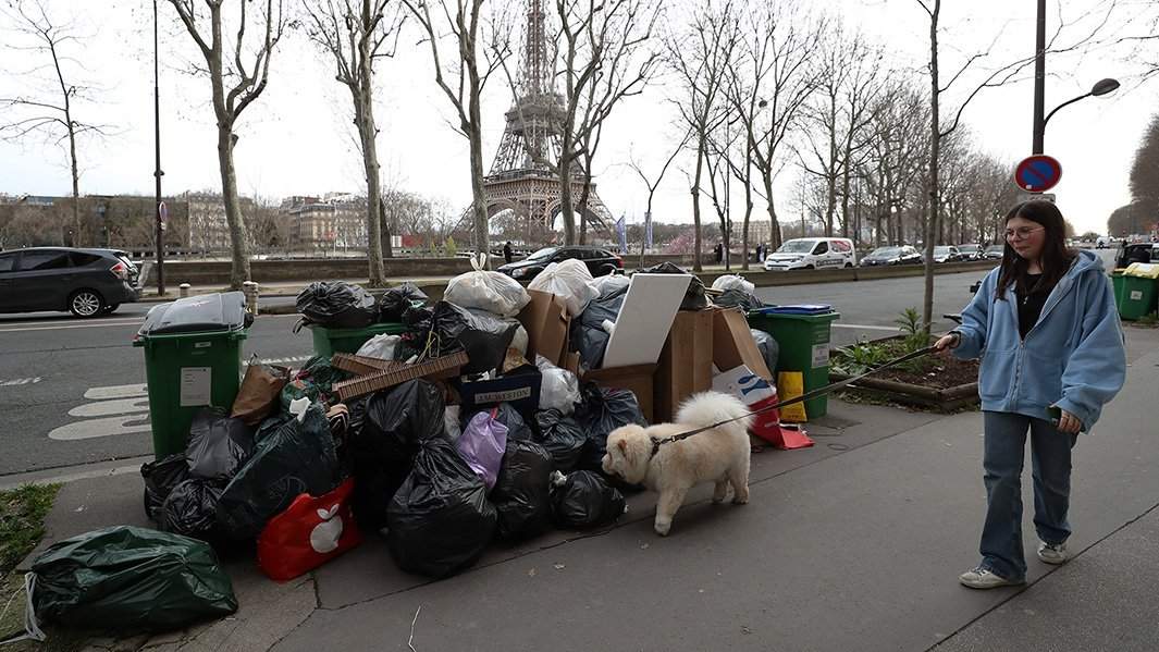 мусорные кучи в Париже