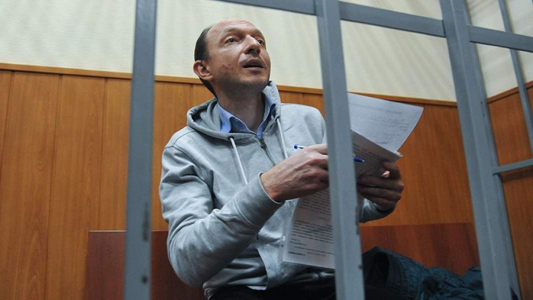 Бывший заместитель начальника управления в центральном аппарате Федеральной таможенной службы Алексей Серебро в Басманном районном суде Москвы