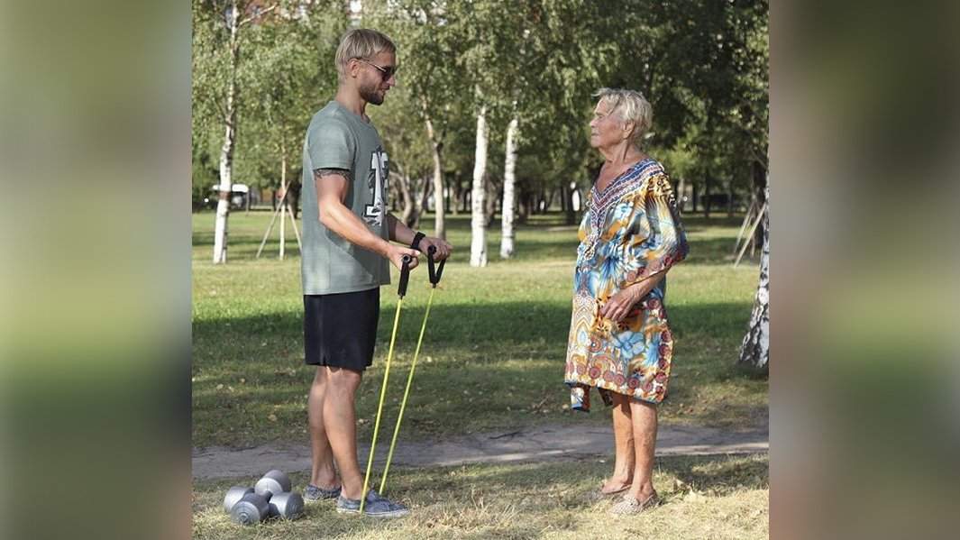 Блогер пытался затянуть в сыроедение даже свою престарелую бабушку