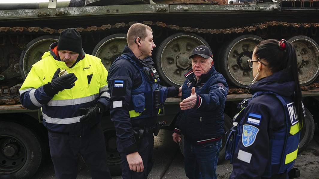 российский танк Т-72Б3, площадь Свободы в Таллинне, Эстония