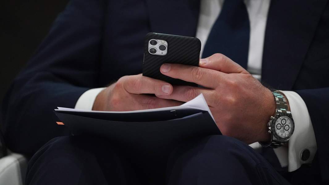 рука смартфон