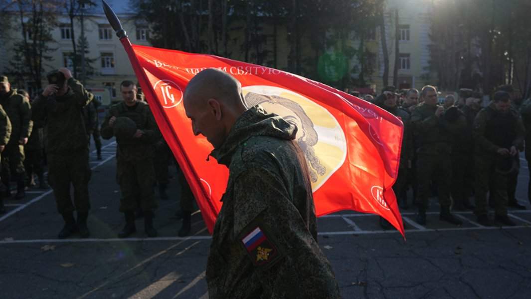 мобилизованный с флагом