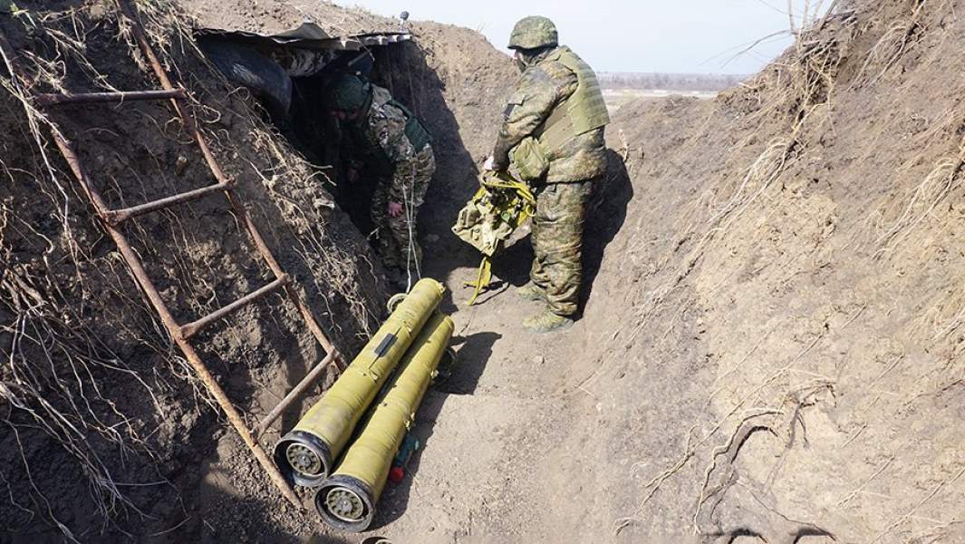 Военнослужащие ВС РФ 1-го армейского корпуса