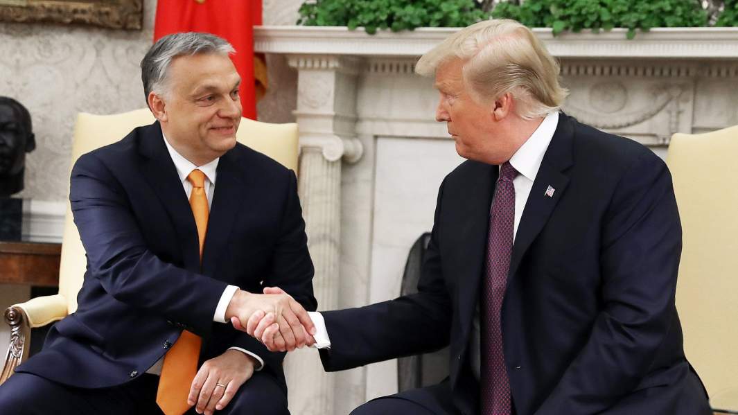 Президент США Дональд Трамп и премьер-министр Венгрии Виктор Орбан во время встречи в Овальном кабинете в Вашингтоне