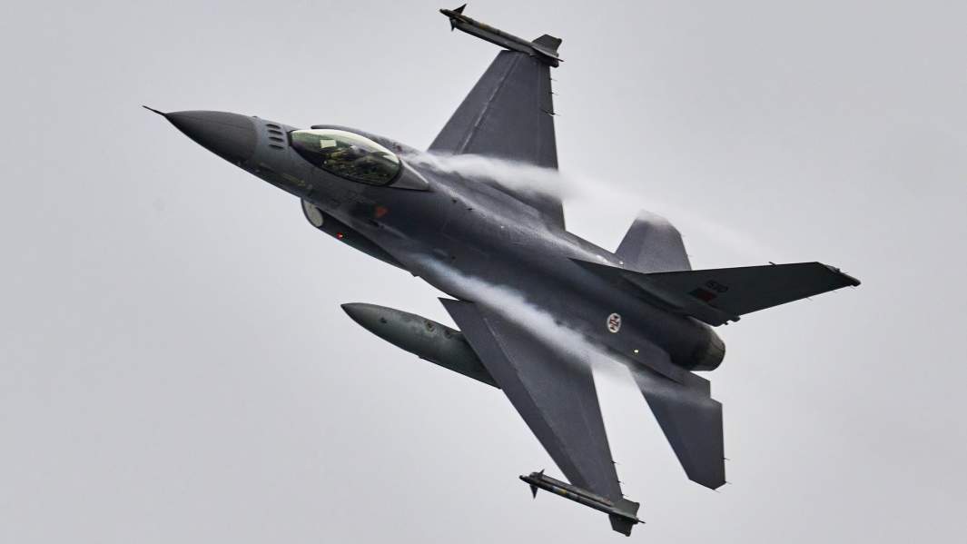 истребитель F-16