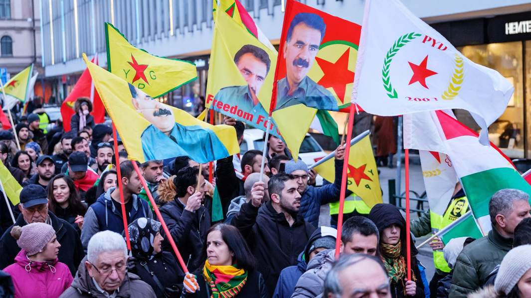 Сочувствующие курдам демонстранты на митинге в Швеции