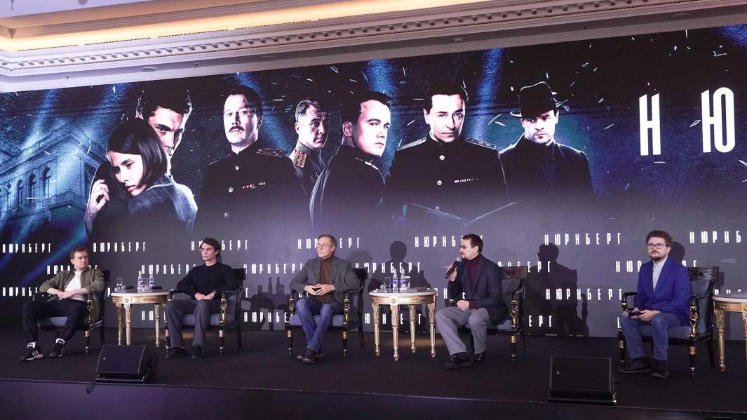 Актеры Алексей Бардуков , Сергей Кемпо, режиссер Николай Лебедев и актер, художественный руководитель Московского губернского театра Сергей Безруков (слева направо) на преcc-конференции, посвященной выходу фильма «Нюрнберг» режиссера Николая Лебедева, 20 февраля 2023 года