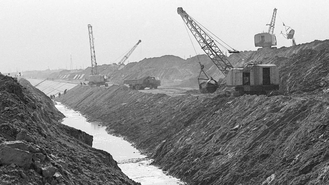 Строительство Каракумского оросительного канала