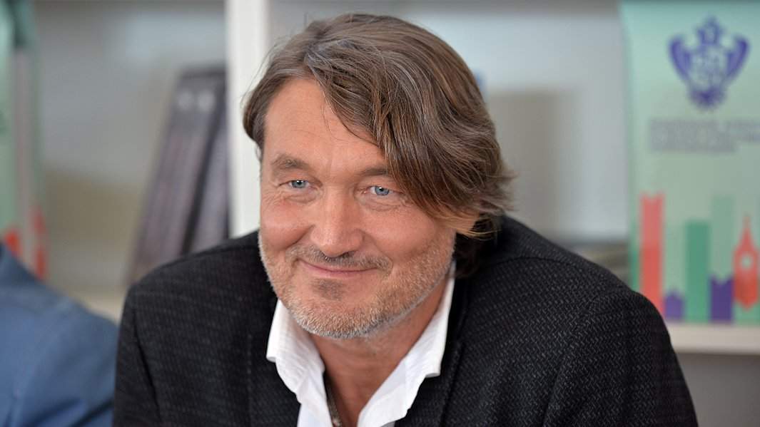 Писатель Владислав Отрошенко