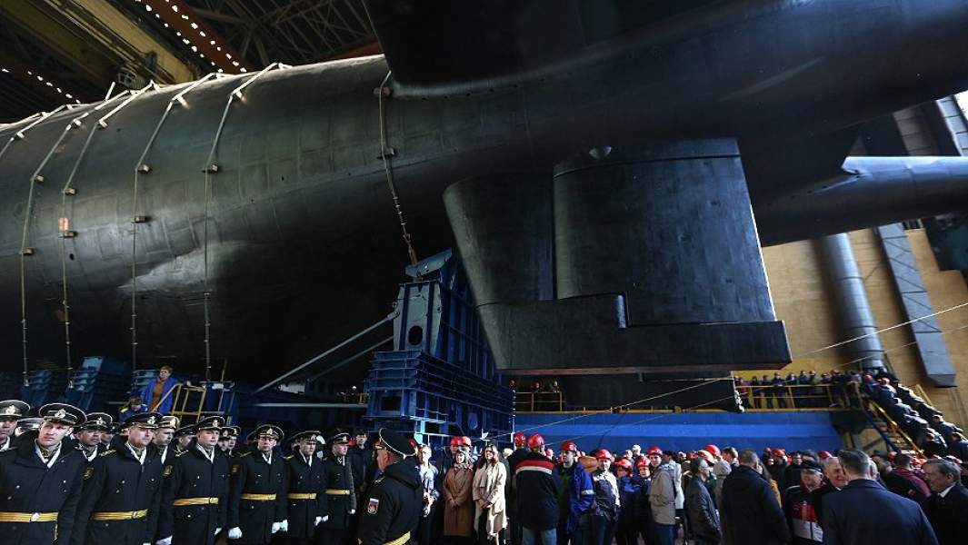Атомная подводная лодка «Белгород» во время спуска на воду на АО «Производственное объединение «Севмаш»» в Северодвинске