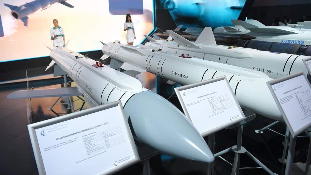 авиационный управляемый планирующий боеприпас 