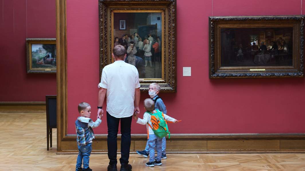 отец с детьми