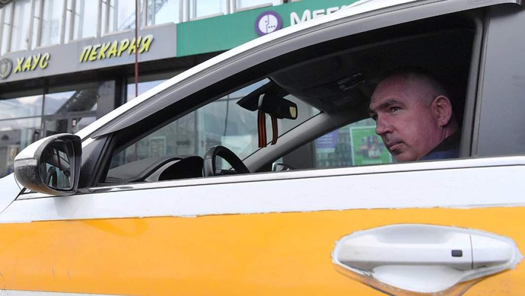 Водитель автомобиля такси