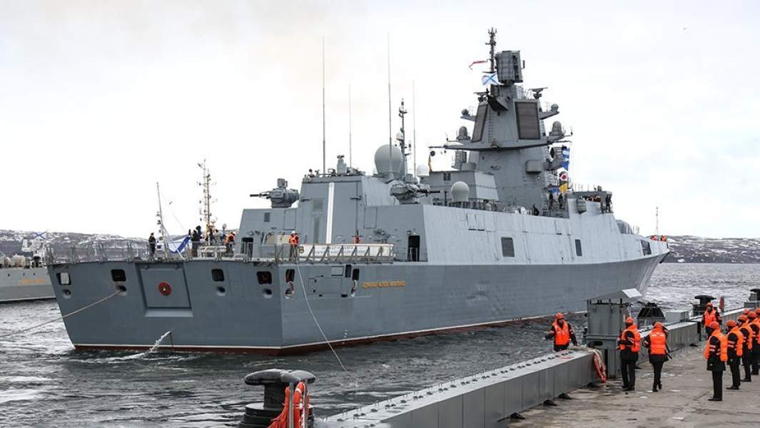 Фрегат «Адмирал флота Касатонов» проекта 22350 в порту Североморска.