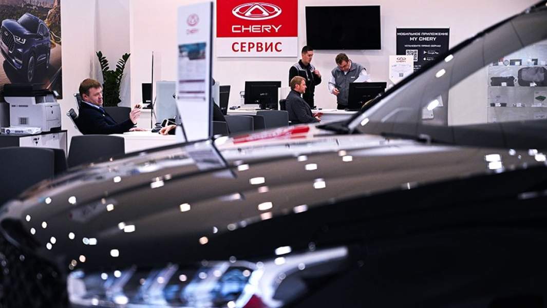 Сотрудники официального дилерского центра Chery