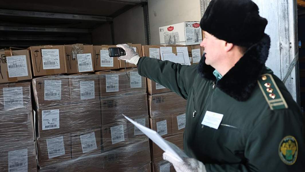 Сотрудник таможни