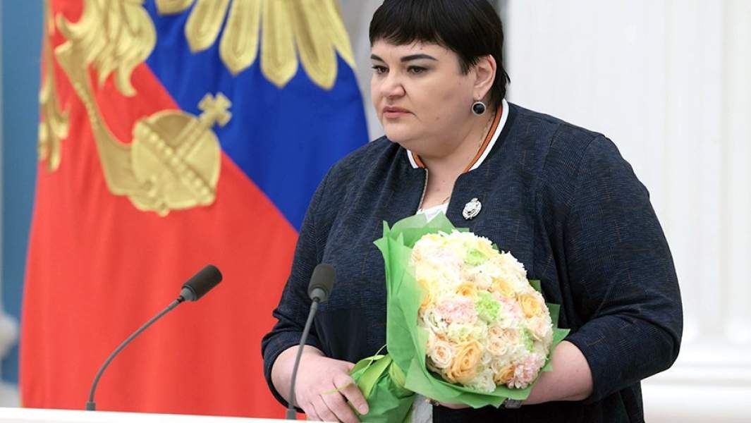 Доктор медицинских наук Анна Железная, удостоенная почетного звания «Заслуженный работник здравоохранения РФ», выступает на церемонии вручения в Международный женский день государственных наград выдающимся женщинам России президентом РФ Владимиром Путиным