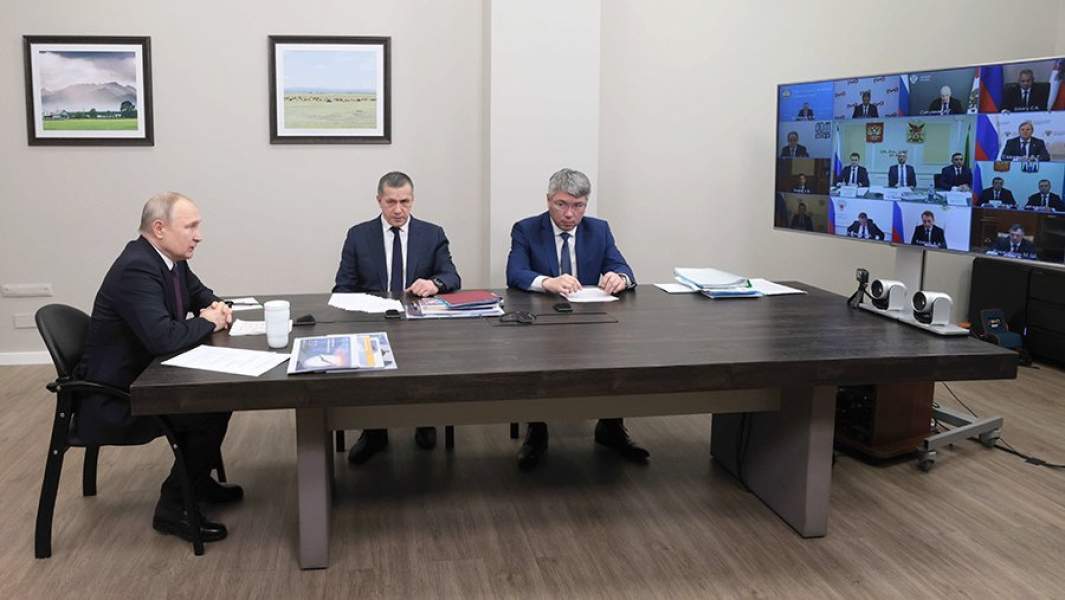 Президент РФ Владимир Путин проводит в Улан-Удэ в режиме видеоконференции совещание по вопросам реализации программы развития дальневосточных городов