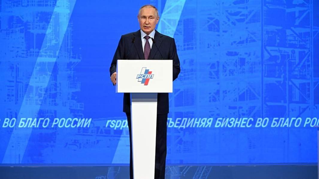 Президент РФ Владимир Путин выступает на XVII съезде Российского союза промышленников и предпринимателей (РСПП) в Московском международном Доме музыки