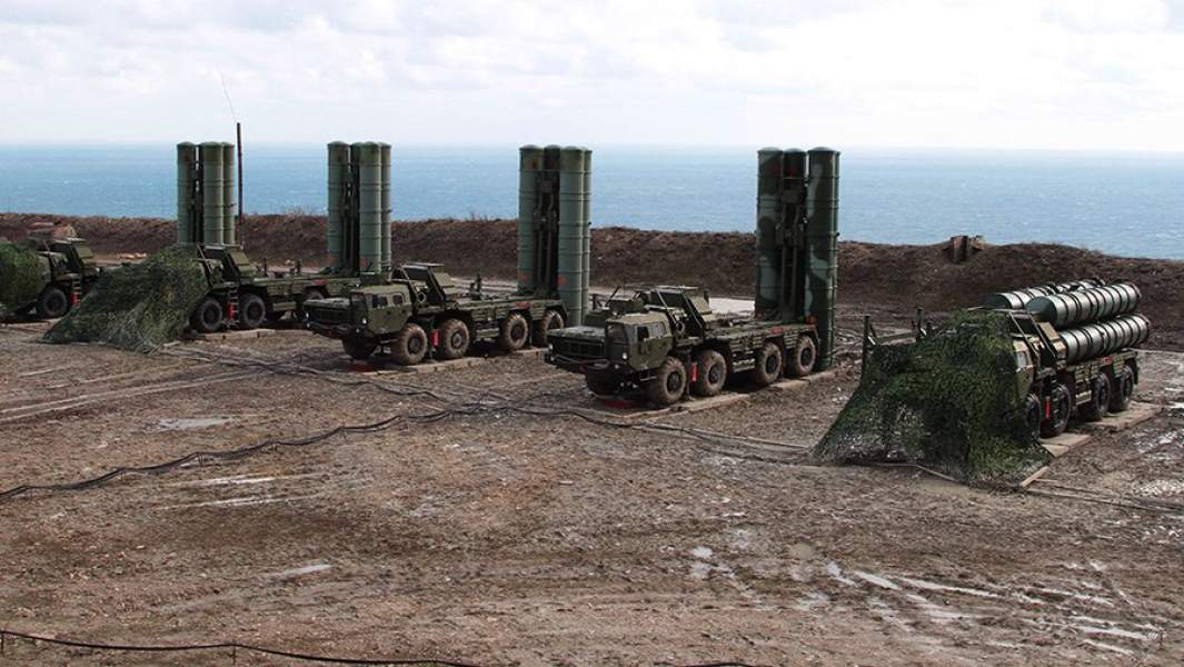 Зенитно-ракетный полк с комлексами С-400 «Триумф» в Крыму
