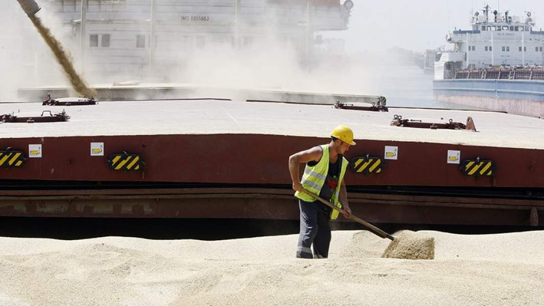 погрузка зерна на сухогруз