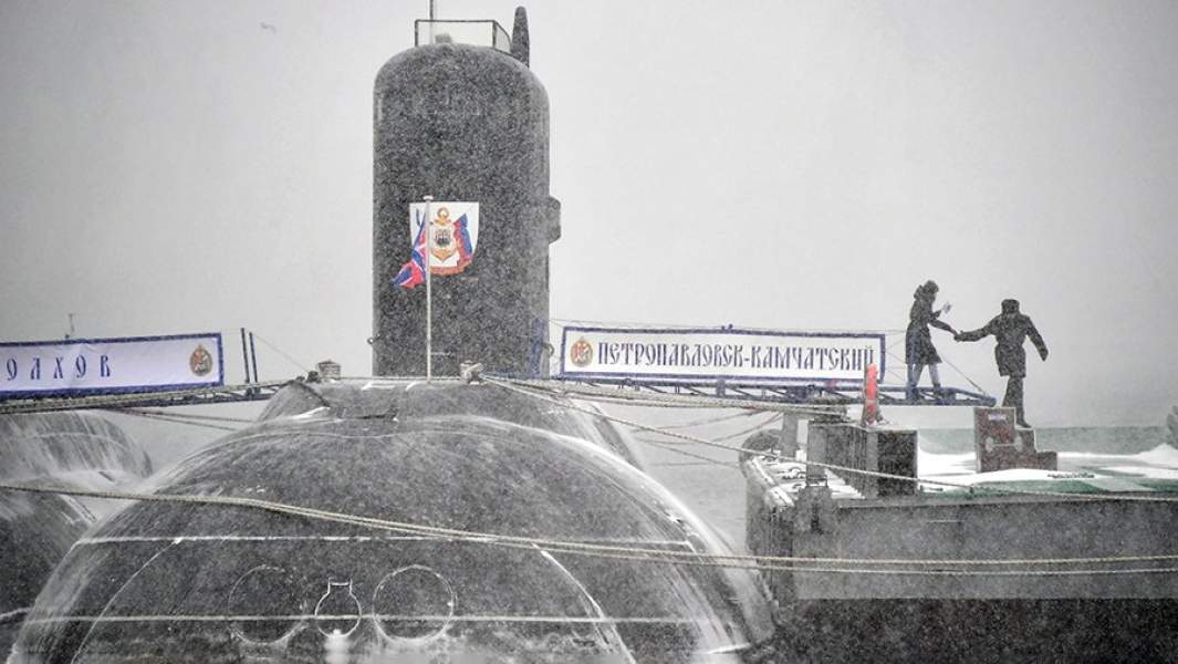 Подводная лодка проекта 636.3 «Петропавловск-Камчатский» из состава отряда кораблей Тихоокеанского флота на 33-м причале Приморской флотилии разнородных сил