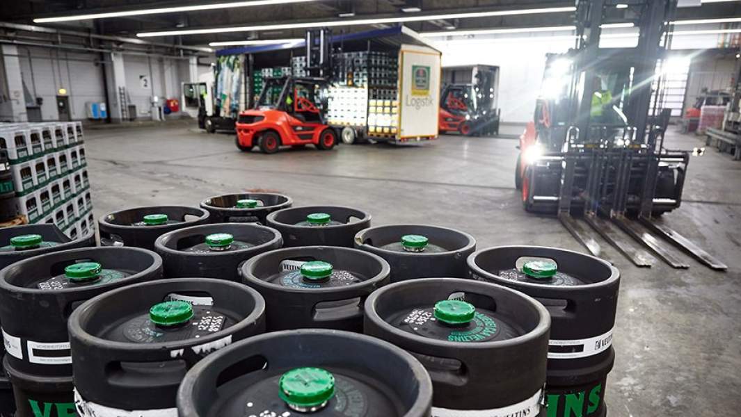 Пиво в кегах на складе пивоваренного завода