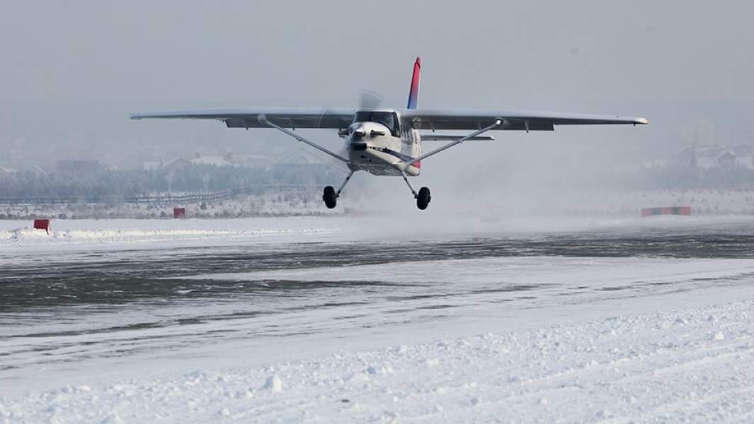 Легкий многоцелевой самолет ЛМС-901 «Байкал» во время первого полета