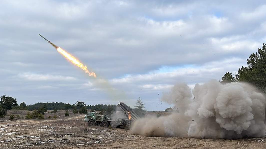 Боевая работа ракетных систем залпового огня (РСЗО) «Ураган» в зоне проведения специальной военной операции