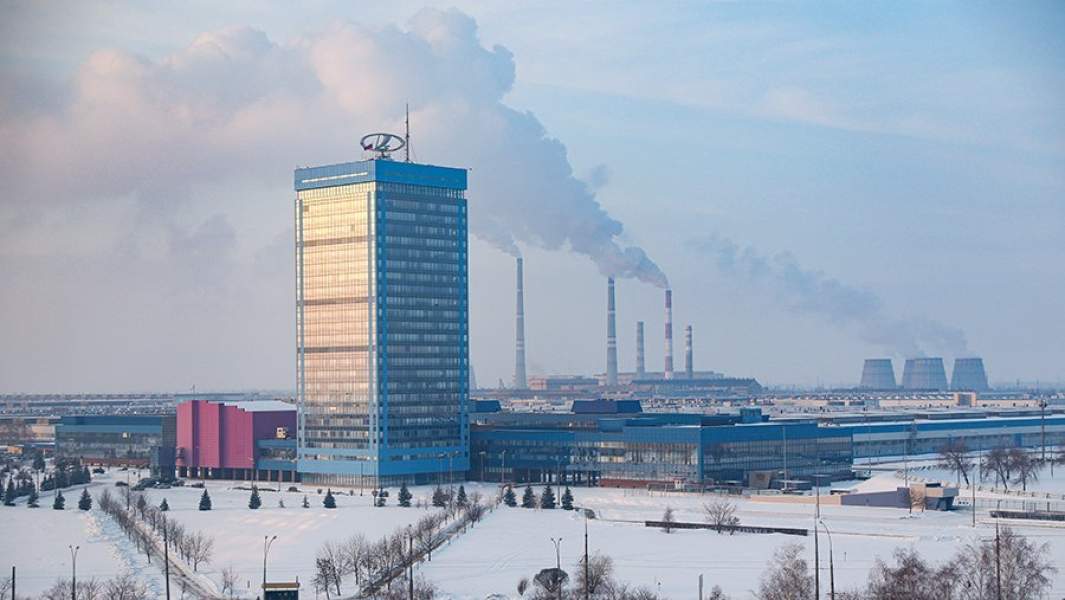 Вид на здание управления АО «Автоваз», Тольятти