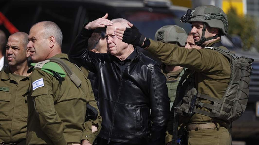 Министр обороны Израиля Йоав Галант во время посещения города Хувара на Западном берегу