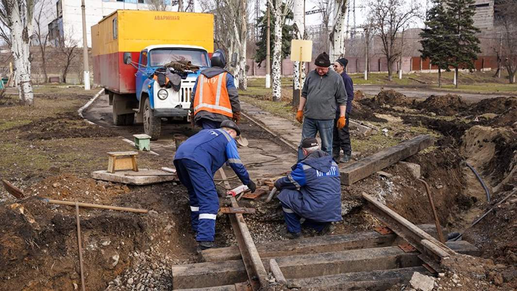 Работы по восстановлению трамвайного движения в Мариуполе