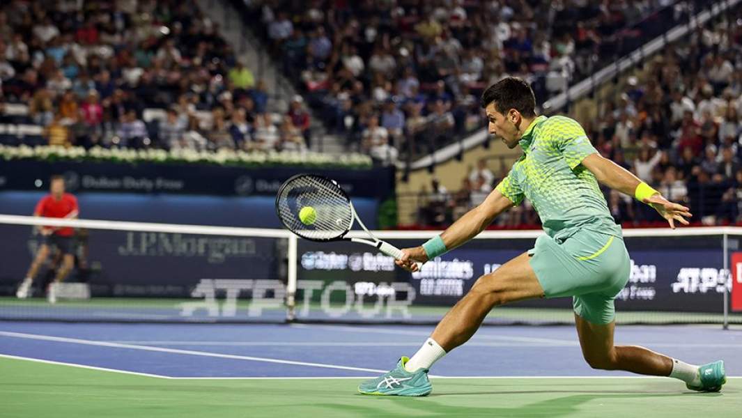 Новак Джокович и Даниил Медведев во время турнира в Дубае