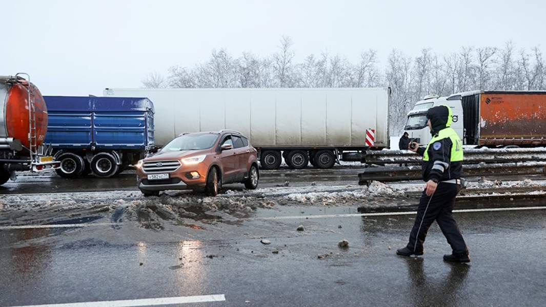 Пробка на трассе М-4 «Дон», где введен режим ЧС из-за снегопада