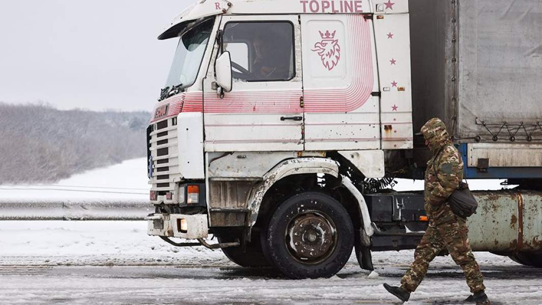 Грузовик на трассе М-4 «Дон», где введен режим ЧС из-за снегопада