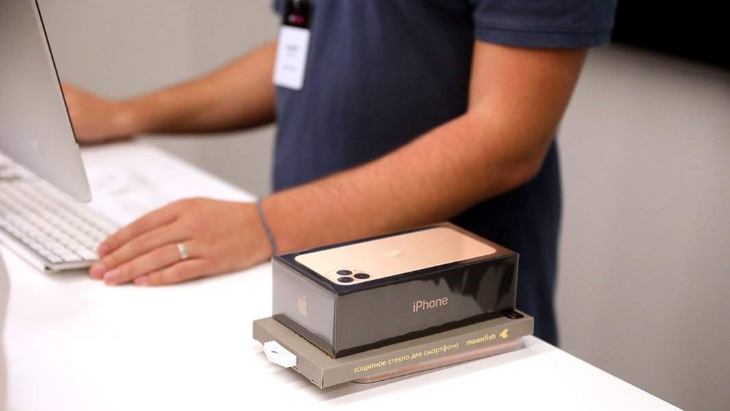 Apple телефон магазин сотрудник