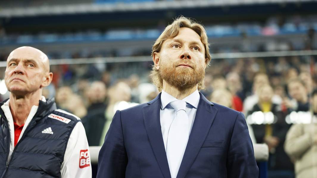 Главный тренер сборной России Валерий Карпин