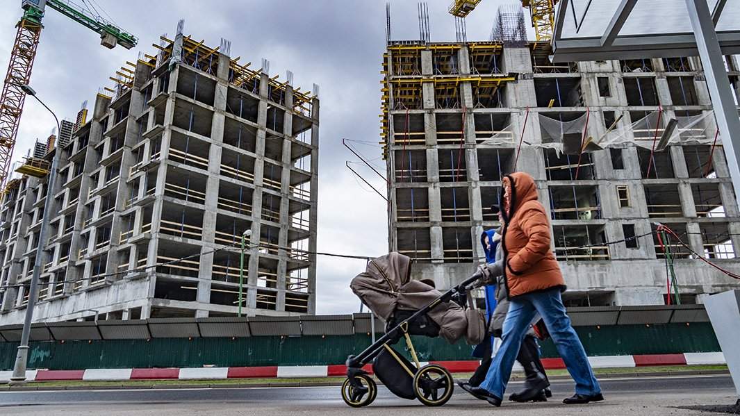 новостройки семья коляска