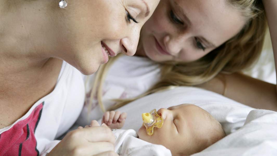 новорожденный ребенок