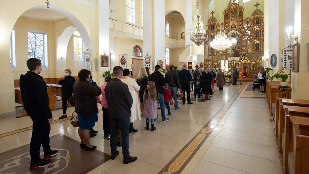 Во время службы в католическом храме во Львове