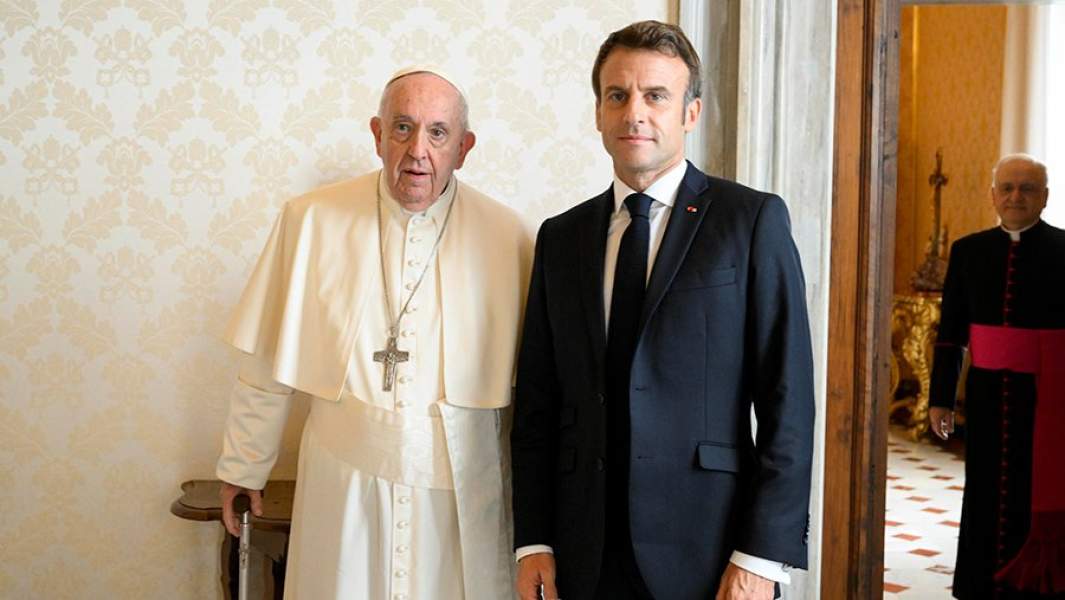 Папа Франциск и президент Франции Эмманюэль Макрон