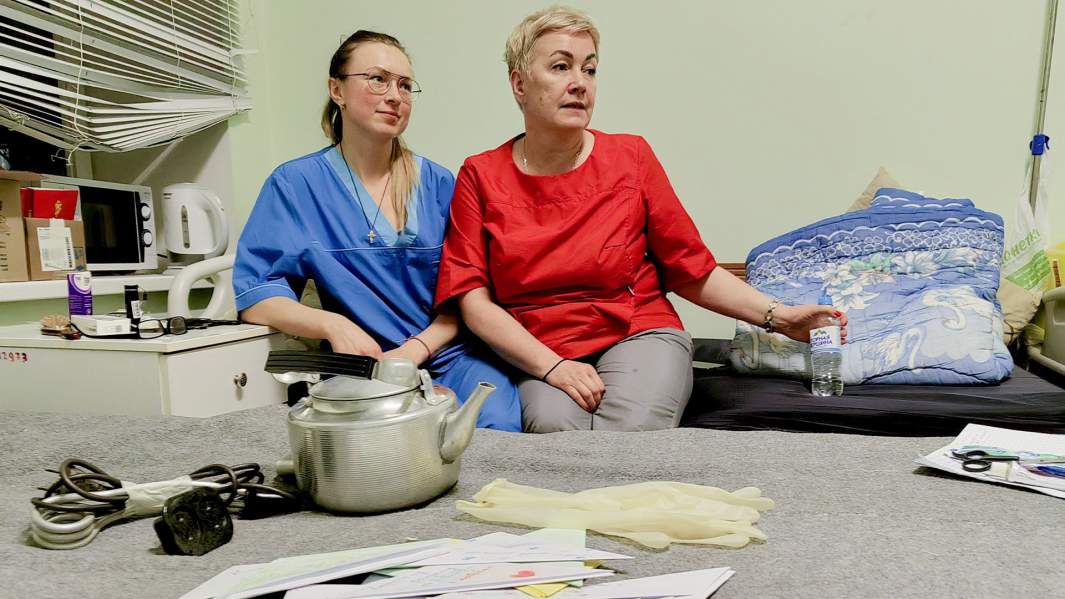 Первый день новой смены. На кровати - письма от детей