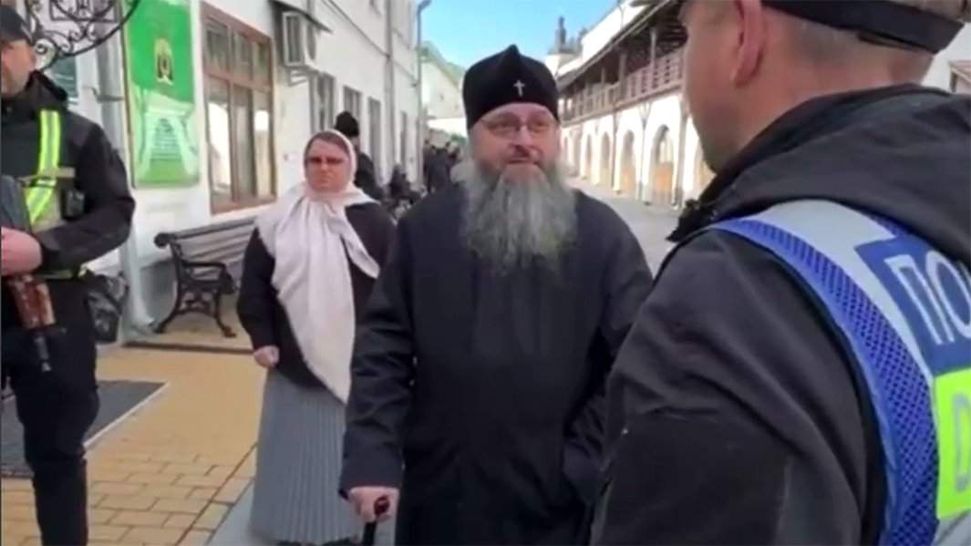 председатель синодального информационно-просветительского отдела УПЦ митрополит Климент.