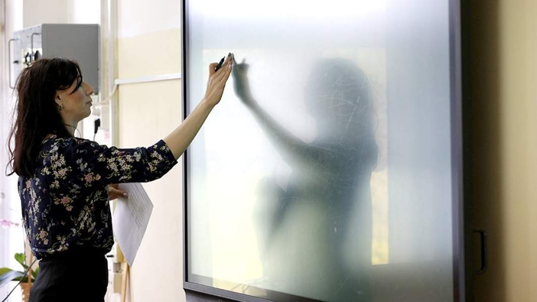 Учитель у доски