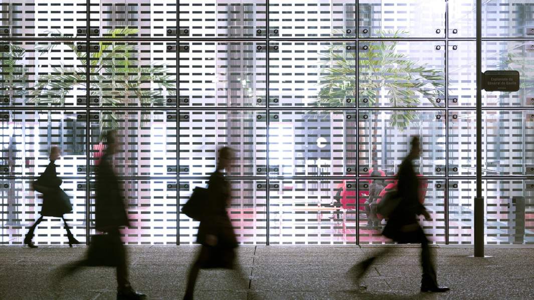 офис прохожие