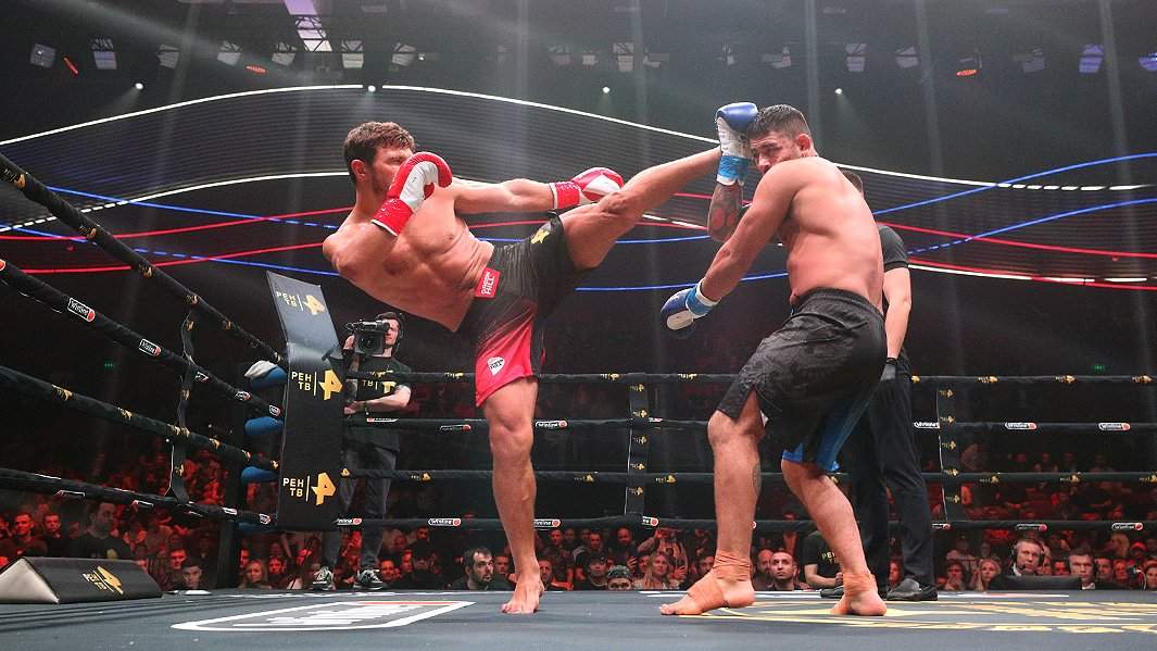 Бой Марифа Пираева и Родриго Капораля 